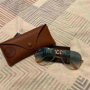 Like new Ray Ban aviator  / classic and vintage / blue gradient